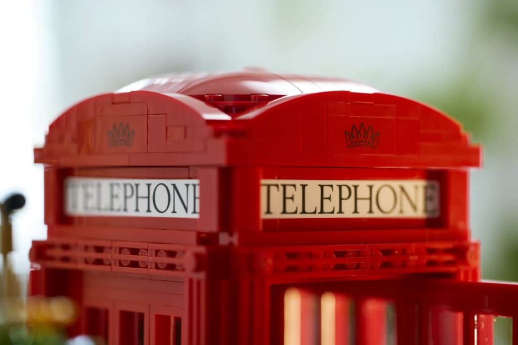 lego ideas 21347 red london telephone box lifestyle (2)