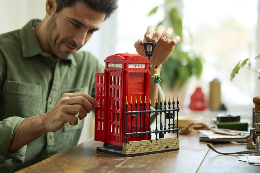 lego ideas 21347 red london telephone box lifestyle (5)