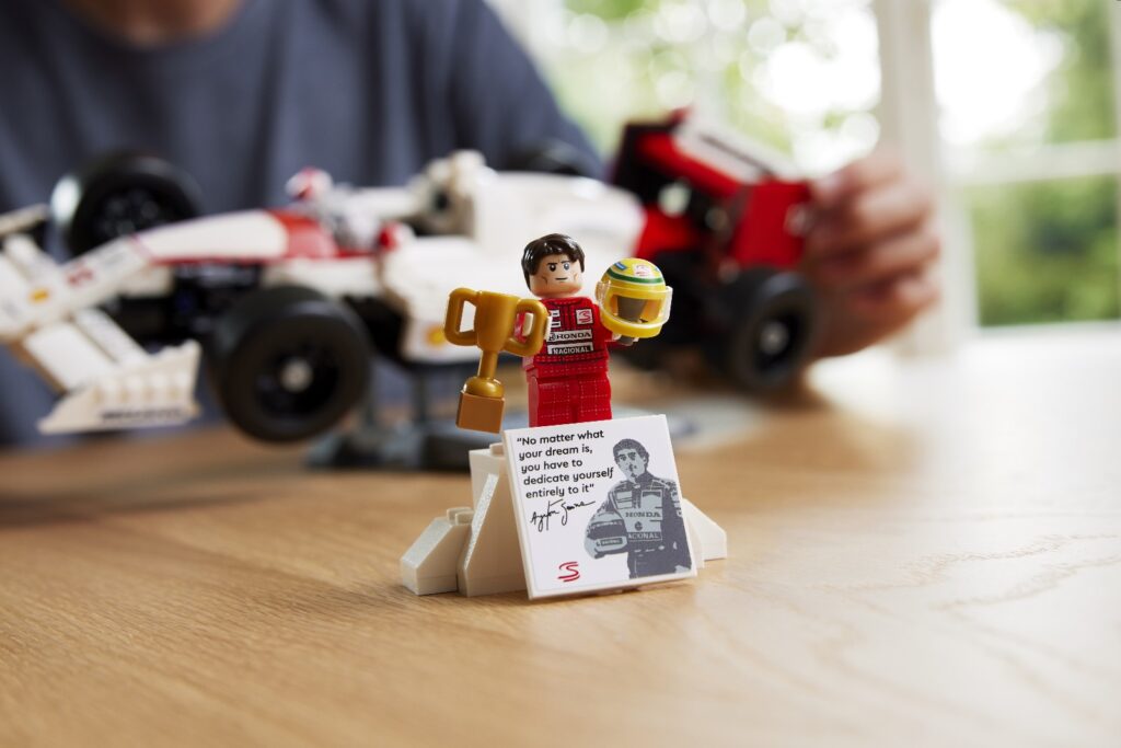 lego icons 10330 mclaren mp44 & ayrton senna (7)