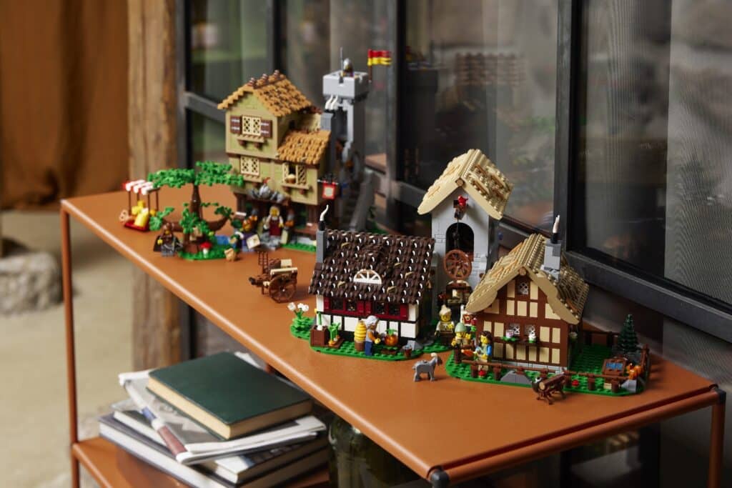 lego icons 10332 medieval town square lifestyle (1)