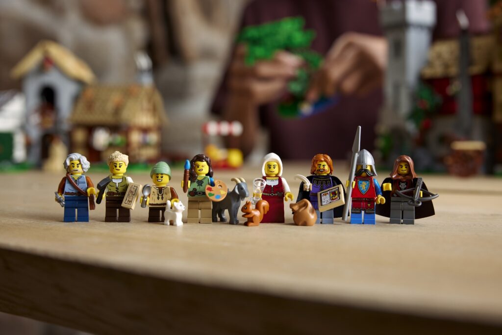 lego icons 10332 medieval town square lifestyle (12)