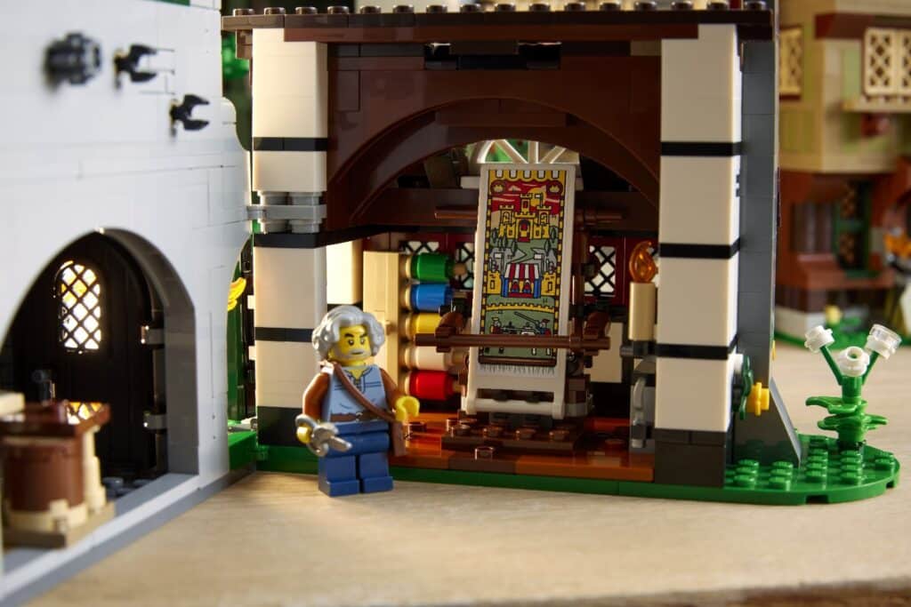 lego icons 10332 medieval town square lifestyle (6)