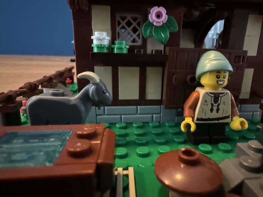 lego icons 10332 medieval town square00040