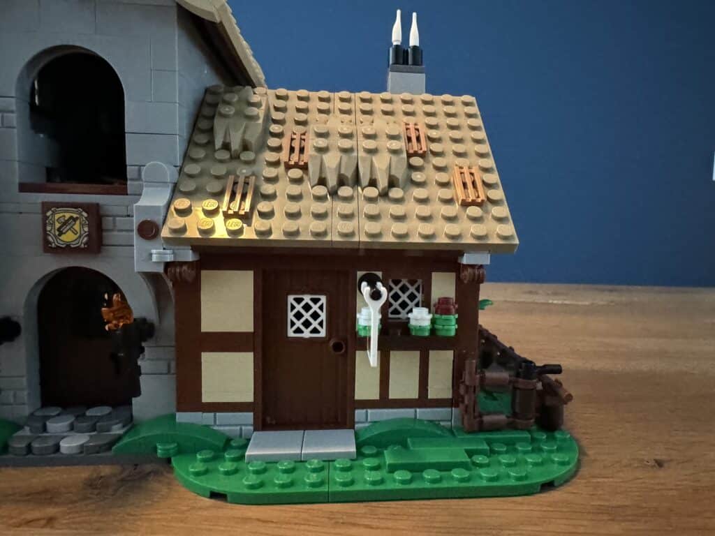 lego icons 10332 medieval town square00065