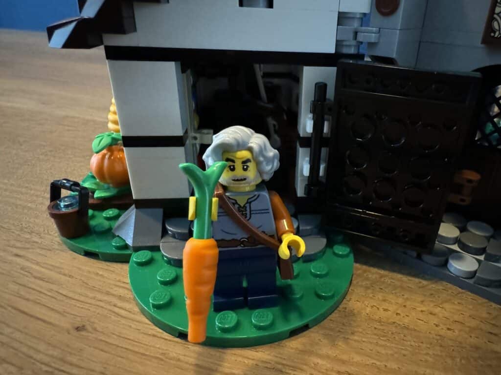 lego icons 10332 medieval town square00069