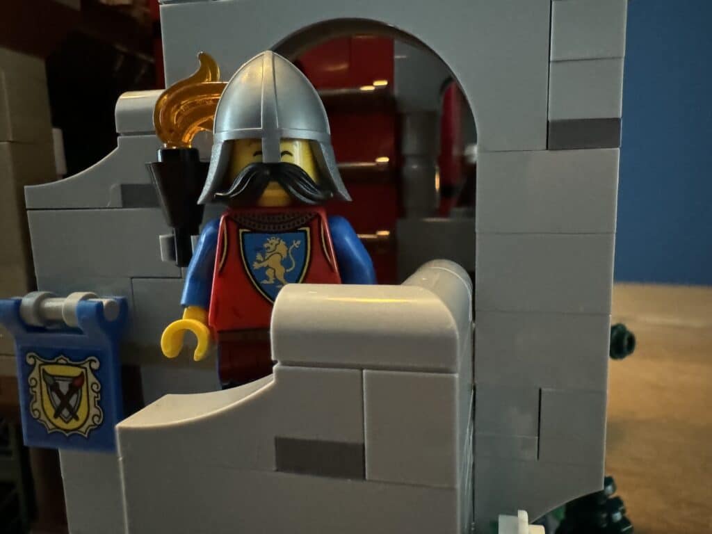 lego icons 10332 medieval town square00115