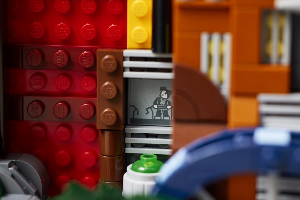 lego dc 76271 batman gotham city skyline lifestyle (8)