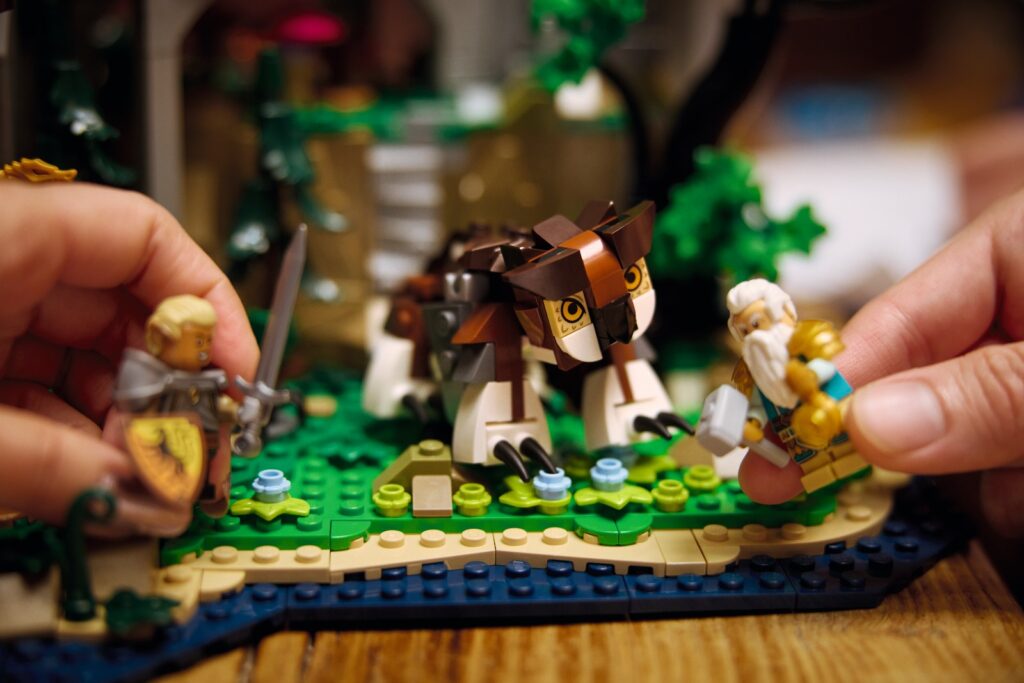 lego ideas 21348 dungeons & dragons red dragon’s tale lifestyle (4)