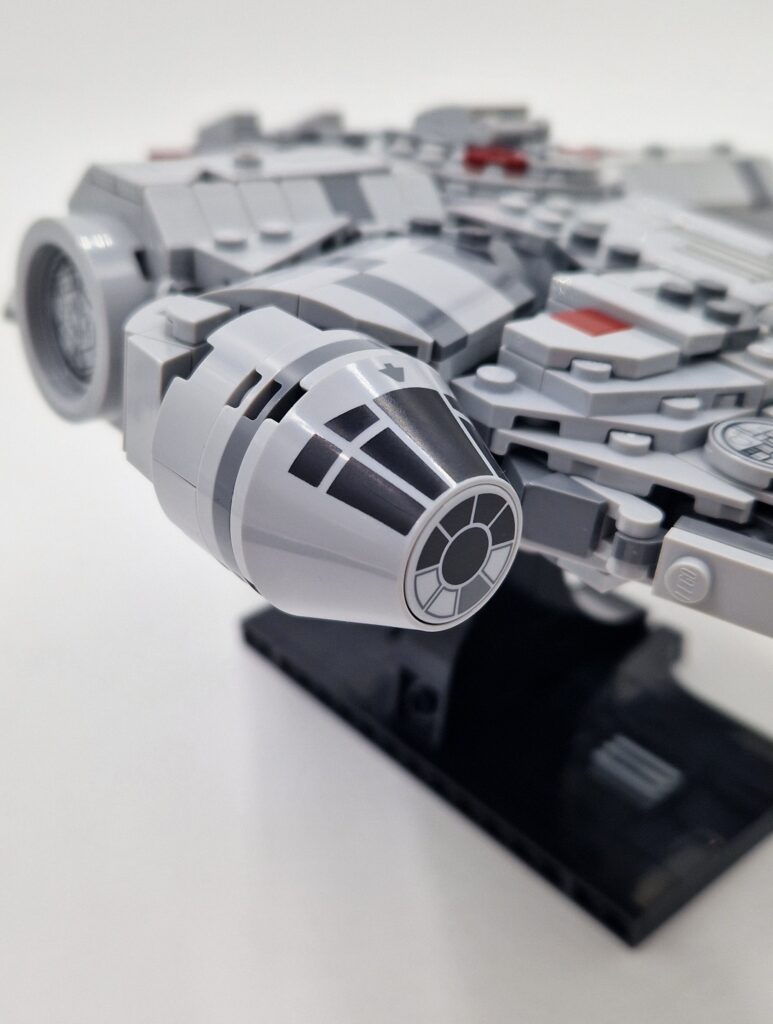 lego 75375 star wars millennium falcon 4