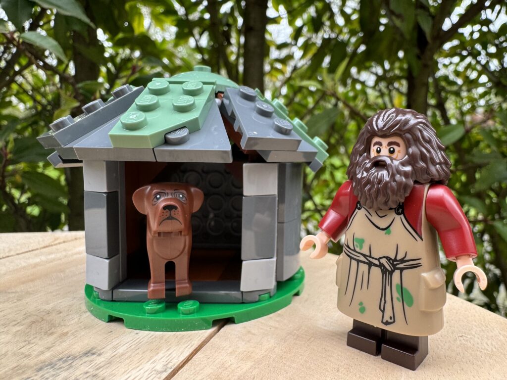 lego harry potter 76 428 hagrids hut an unexpected visit00012