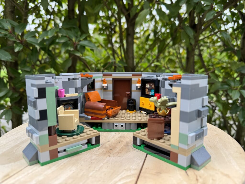lego harry potter 76 428 hagrids hut an unexpected visit00020