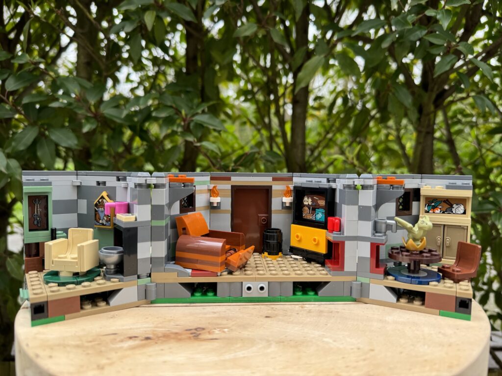 lego harry potter 76 428 hagrids hut an unexpected visit00021