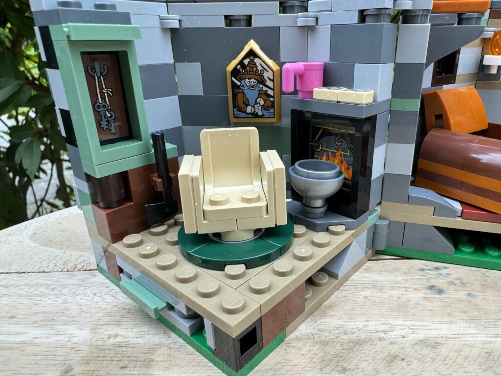 lego harry potter 76 428 hagrids hut an unexpected visit00024