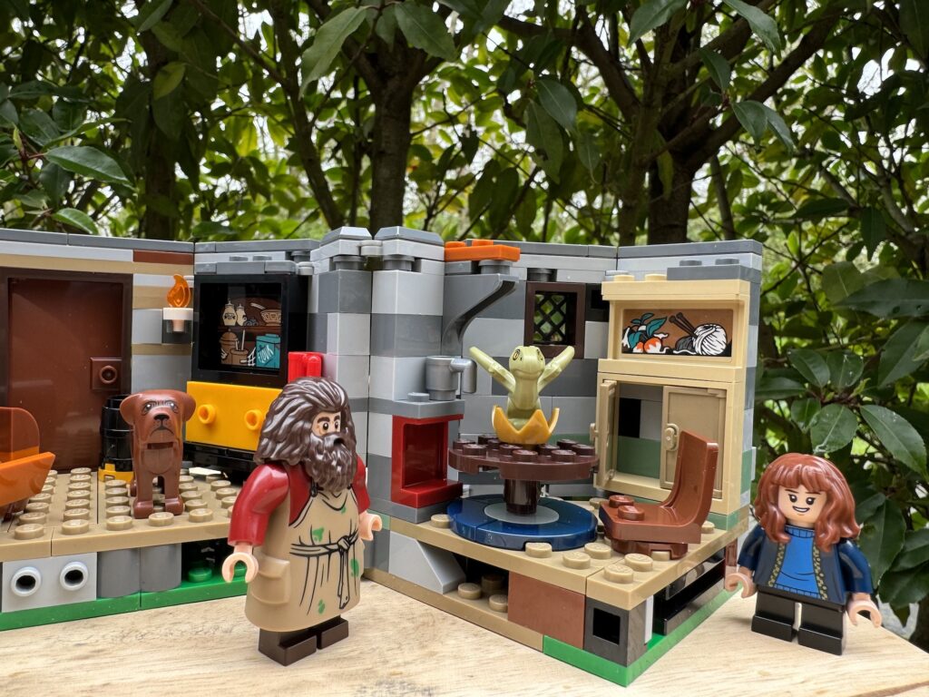 lego harry potter 76 428 hagrids hut an unexpected visit00029