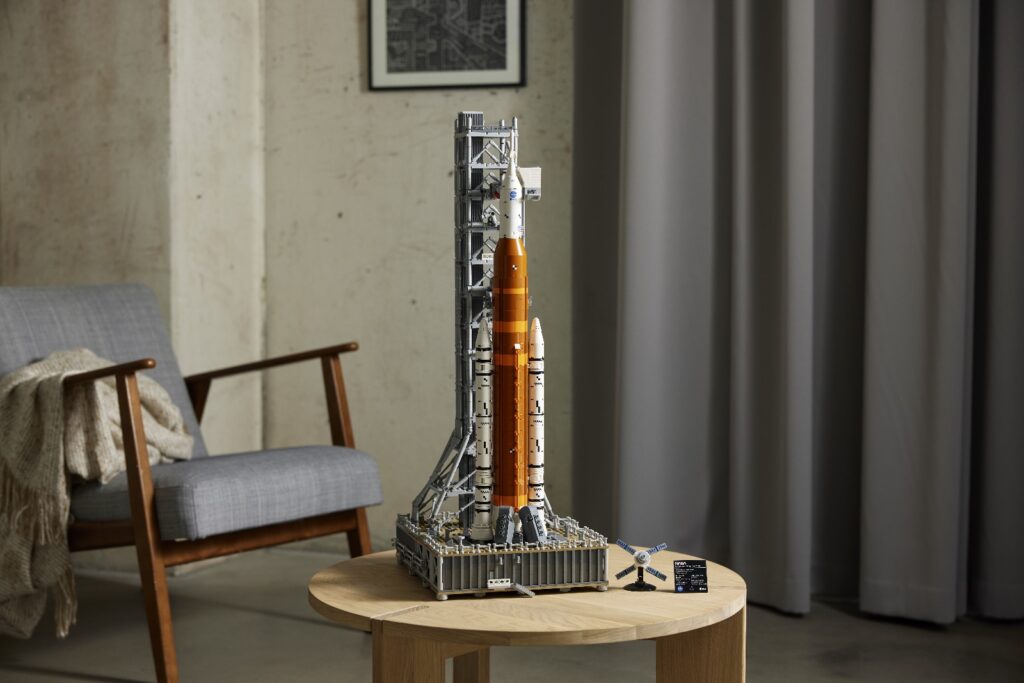 lego icons 10341 nasa artemis space launch system lifestyle (2)