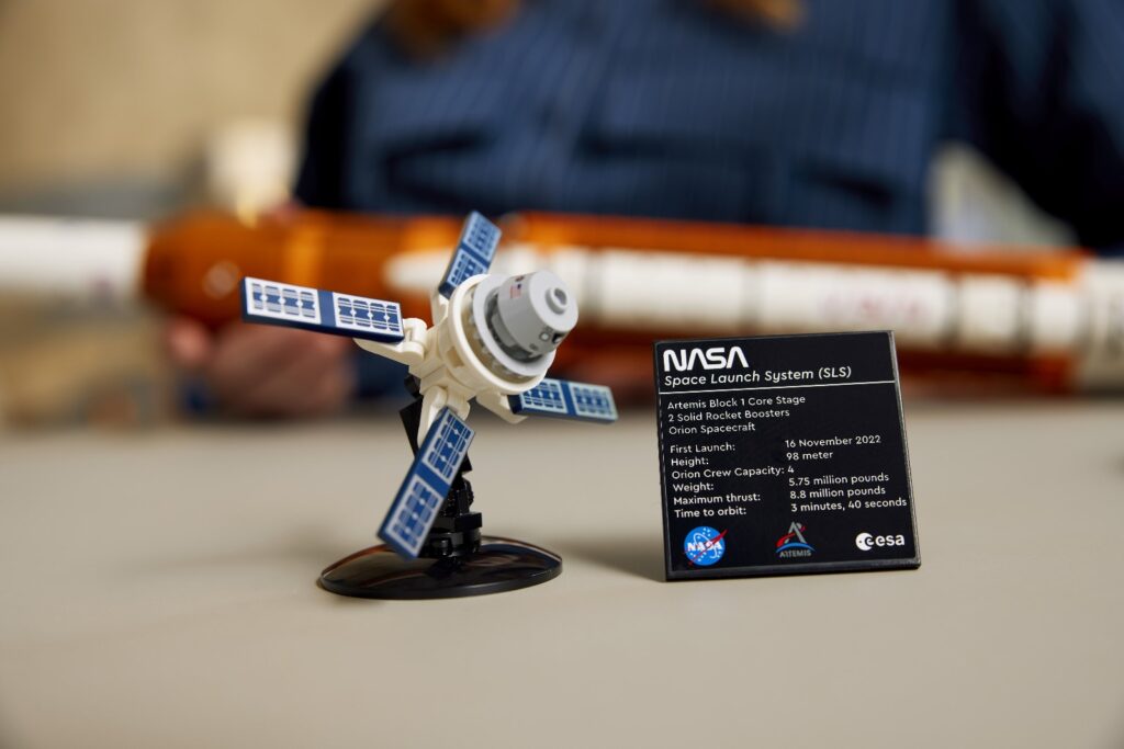 lego icons 10341 nasa artemis space launch system lifestyle (4)