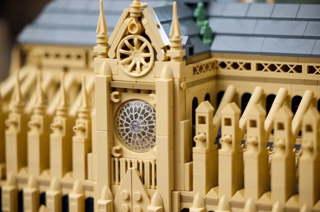 lego architecture 21061 notre dame de paris (15)
