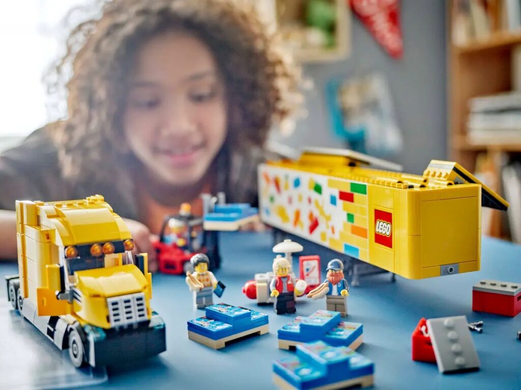 lego city 60440 yellow delivery truck (10)