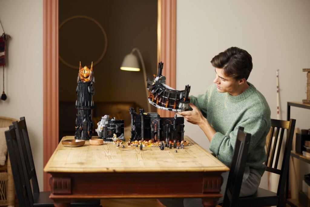 lego icons 10333 barad dûr lifestyle (10)
