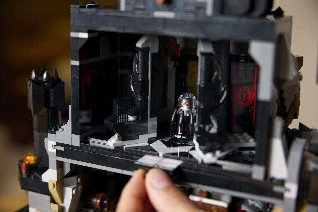 lego icons 10333 barad dûr lifestyle (12)