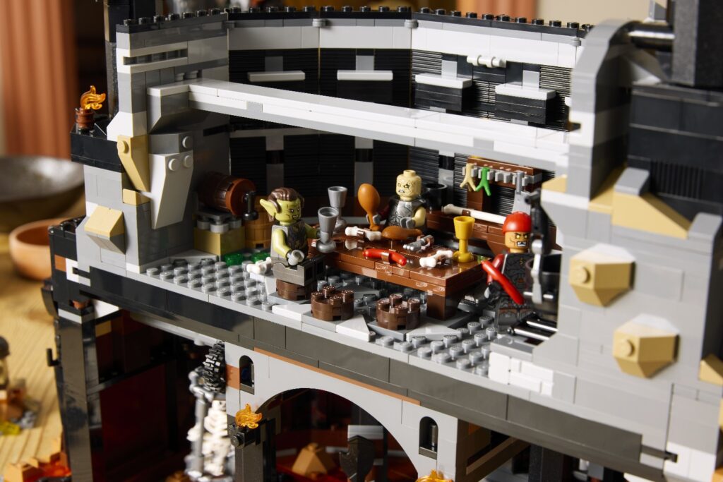 lego icons 10333 barad dûr lifestyle (2)