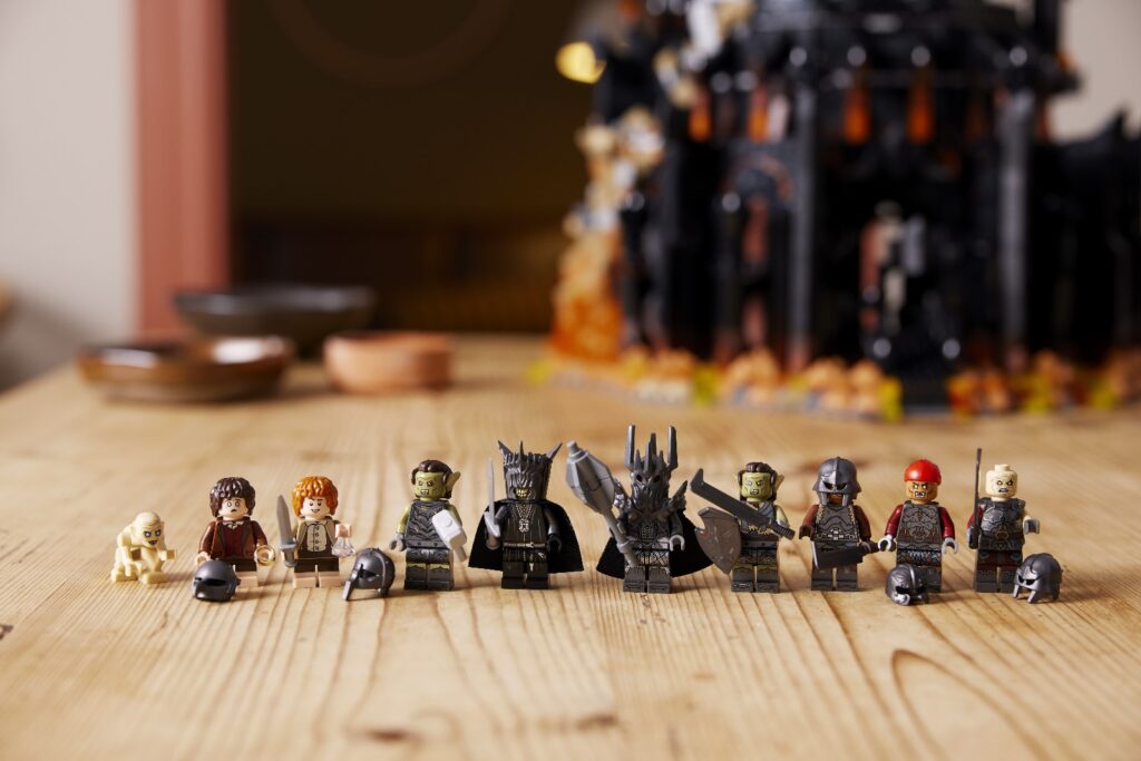 lego icons 10333 barad dûr lifestyle (6)