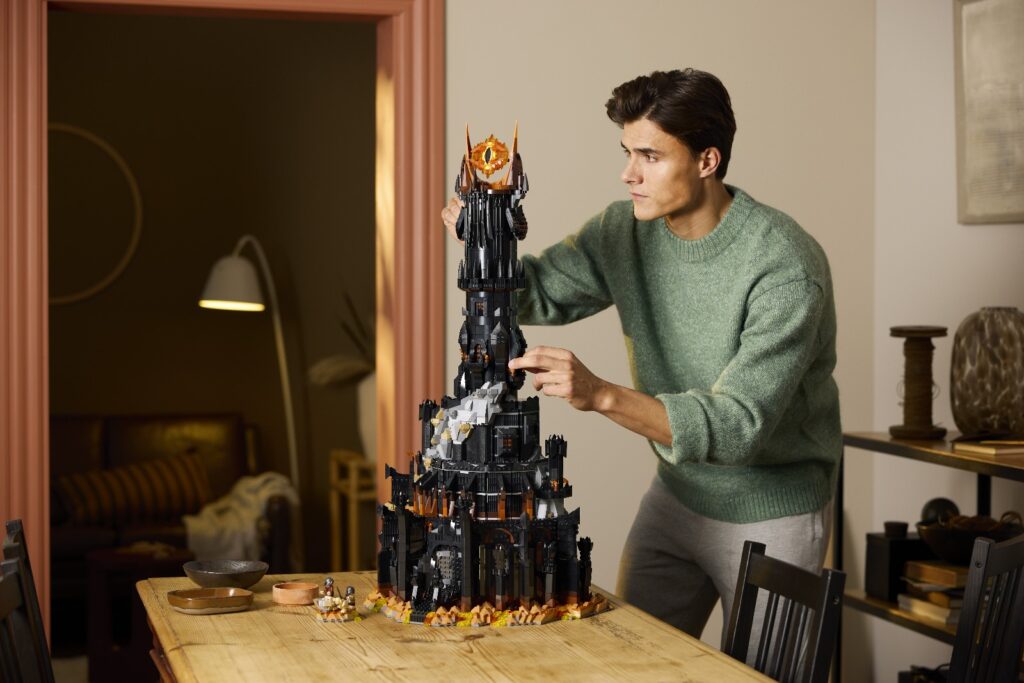 lego icons 10333 barad dûr lifestyle (8)