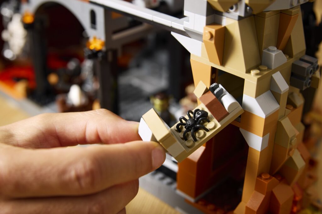 lego icons 10333 barad dûr lifestyle (9)