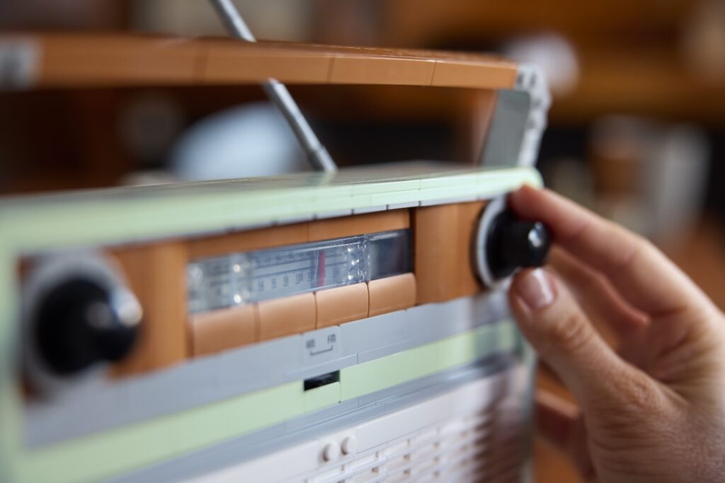 lego icons 10334 retro radio lifestyle (7)