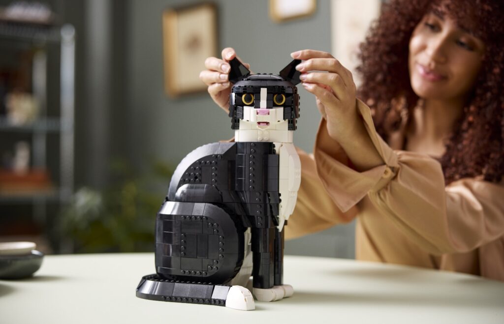 lego ideas 21349 tuxedo cat (14)