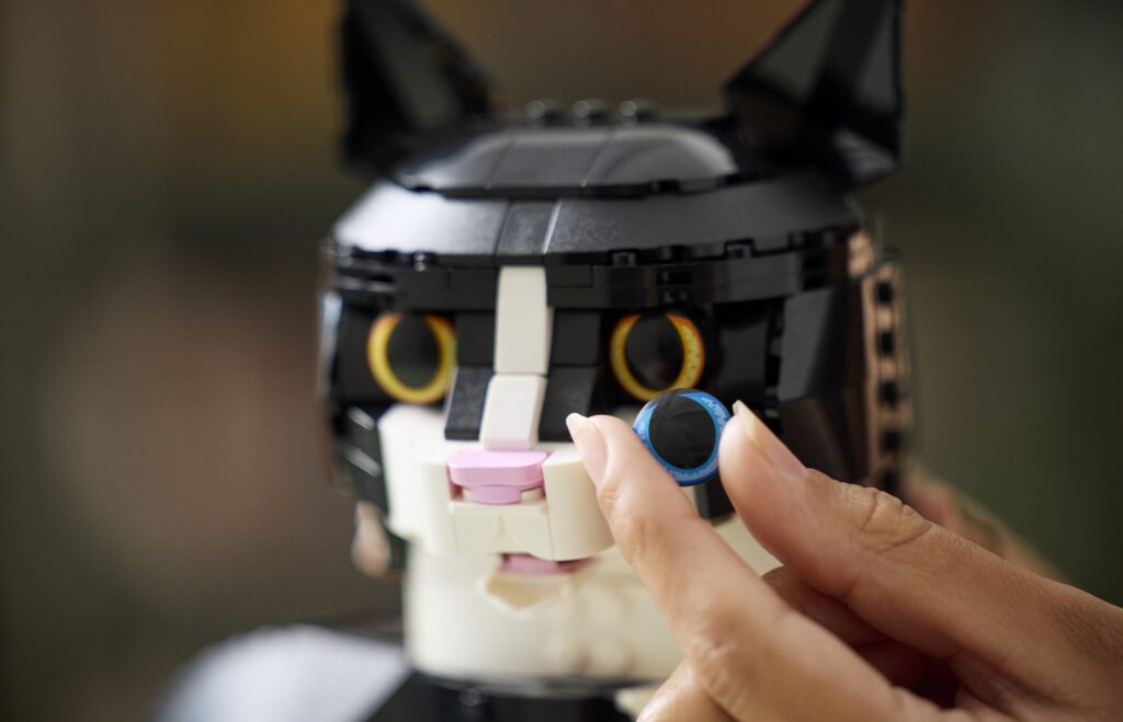 lego ideas 21349 tuxedo cat (5)