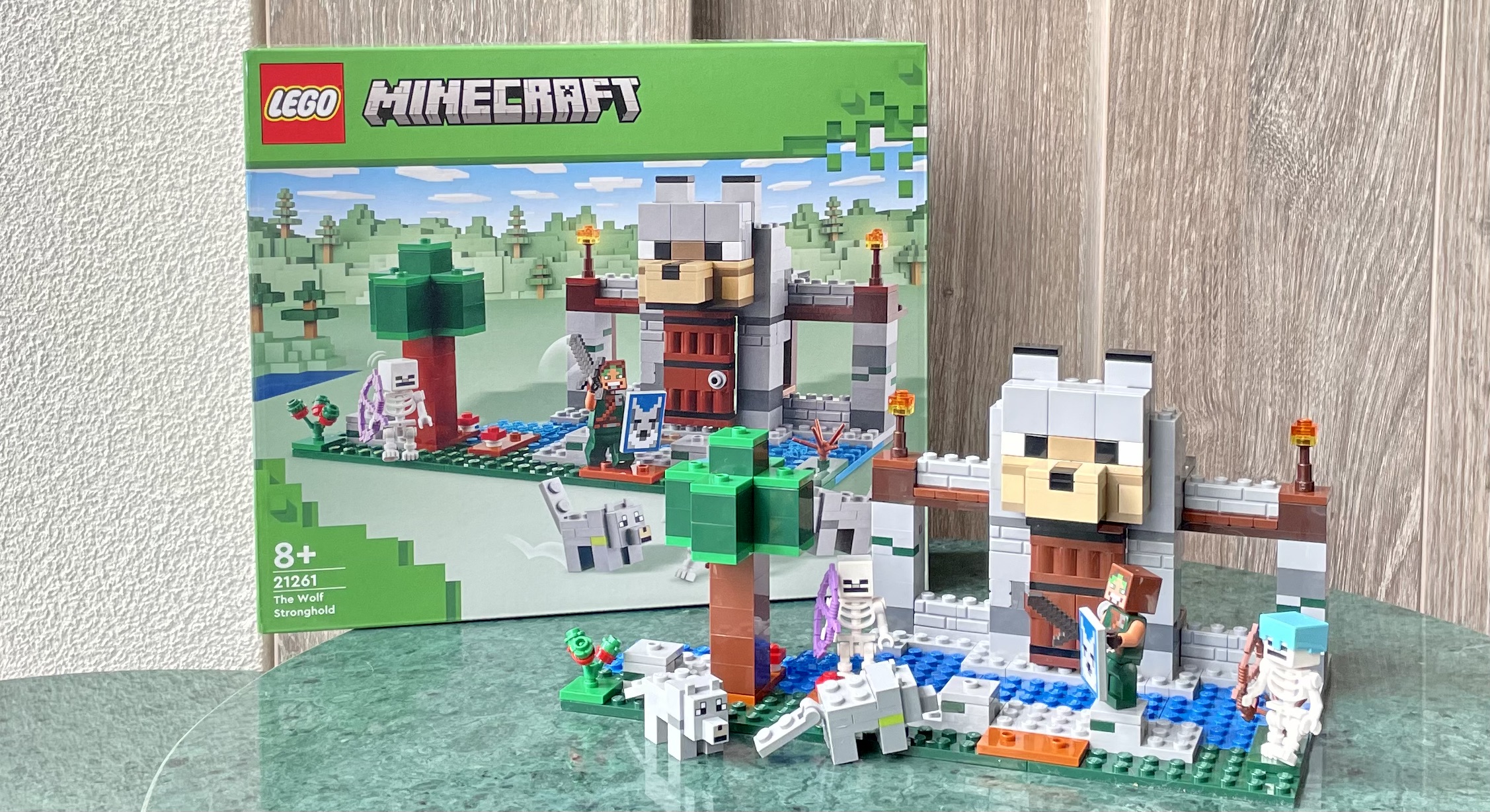 [Review] LEGO Minecraft 21261 The Wolf Stronghold – be aware of the wolf!