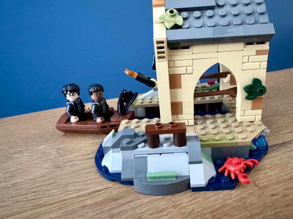 lego harry potter 76426 hogwarts castle boathouse00005