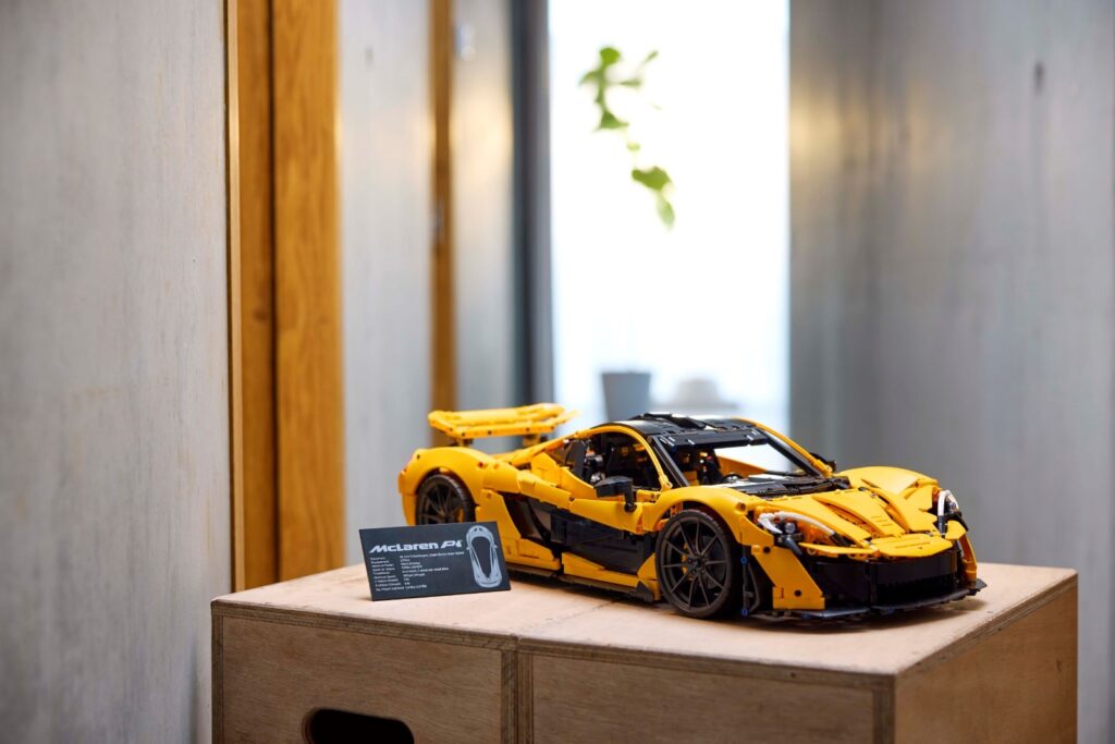 lego technic 42172 mclaren p1 (7)