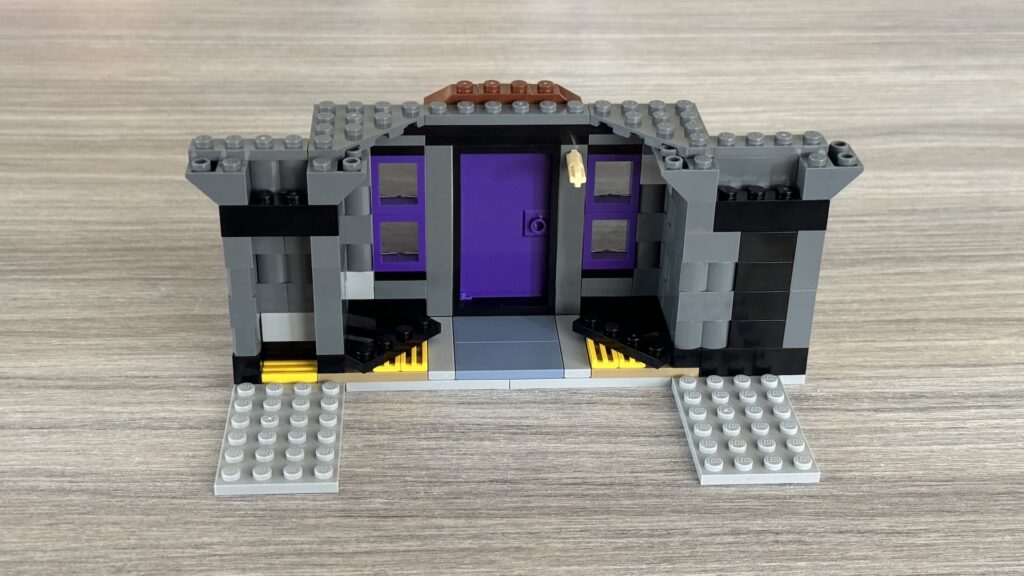 lego despicable me 4 75583 minions and gru's family mansion1