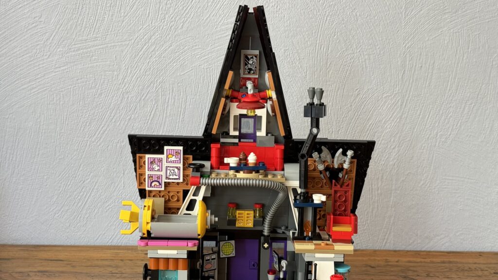 lego despicable me 4 75583 minions and gru's family mansion15