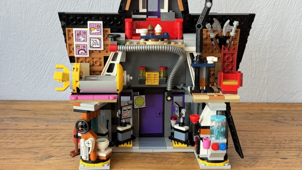 lego despicable me 4 75583 minions and gru's family mansion16