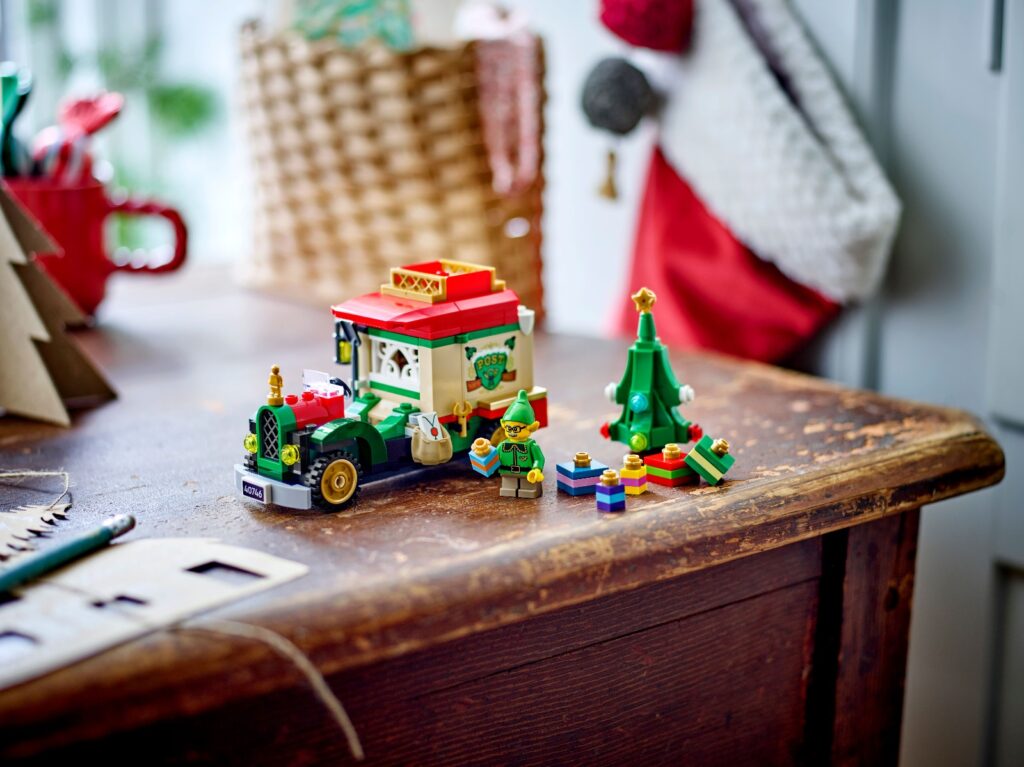 lego 40746 santa's delivery truck (1)