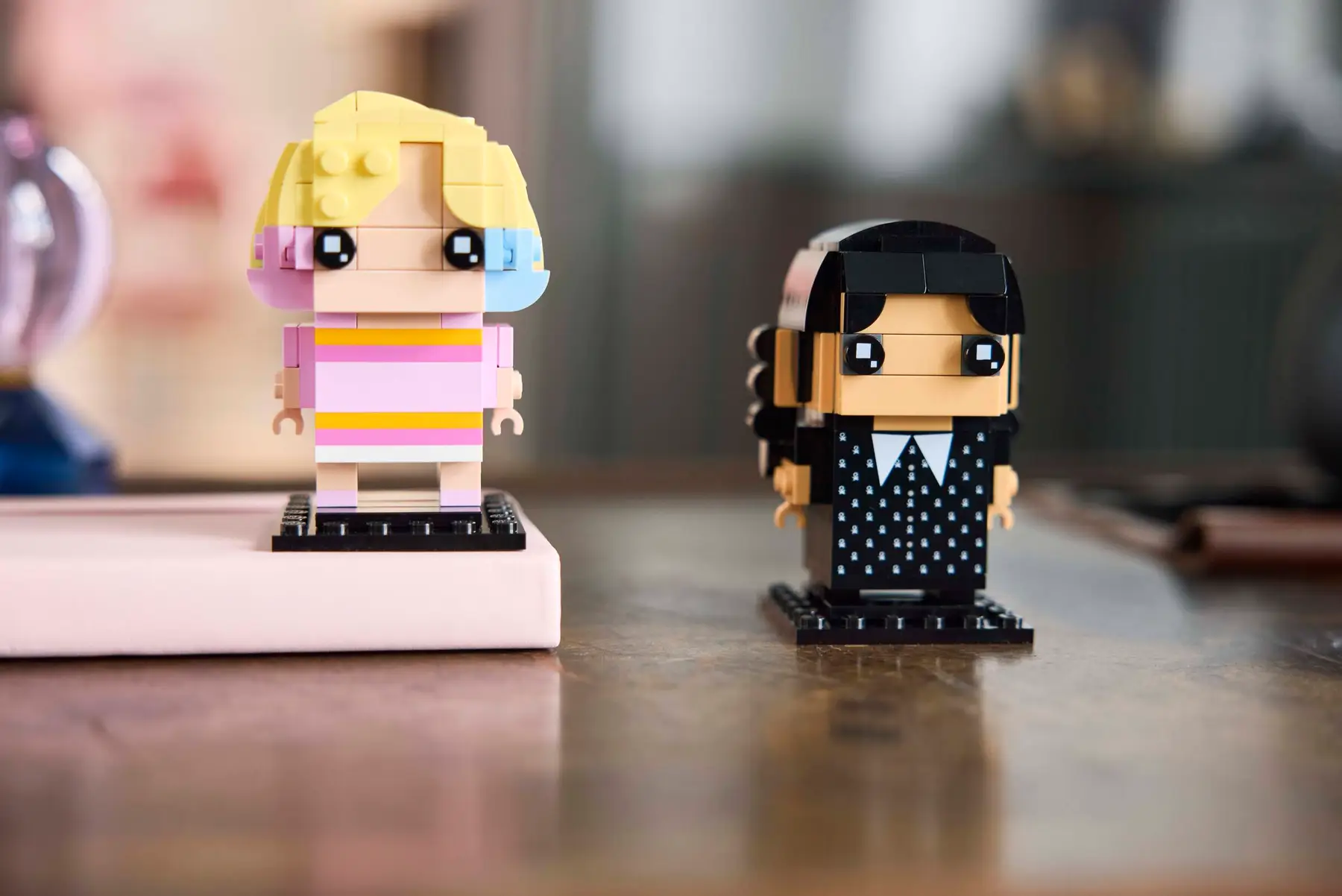 lego brickheadz 40750 wednesday & enid (3)