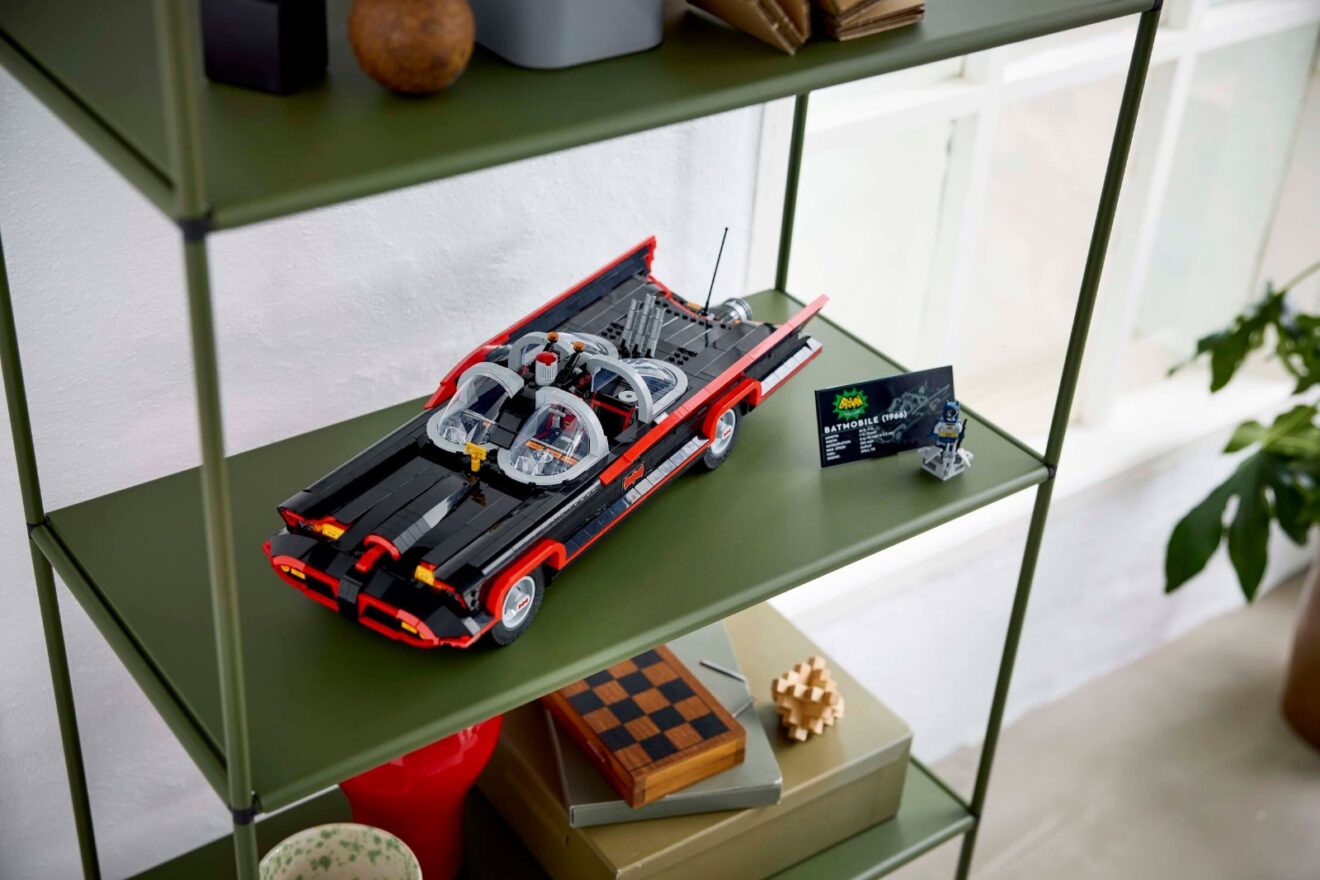 76328 LEGO DC 76328 Batman: The Classic TV Series Batmobile - nu verkrijgbaar