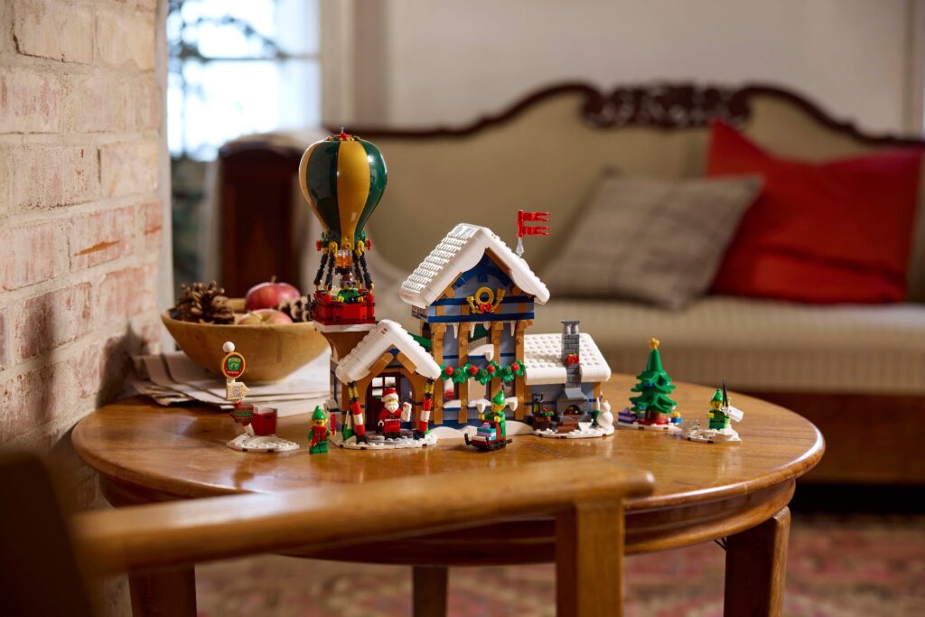 lego icons 10339 santa's post office lifestyle (1)