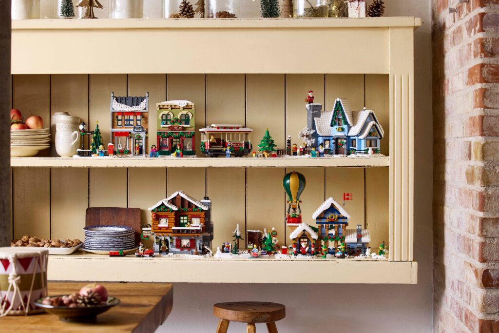 lego icons 10339 santa's post office lifestyle (8)