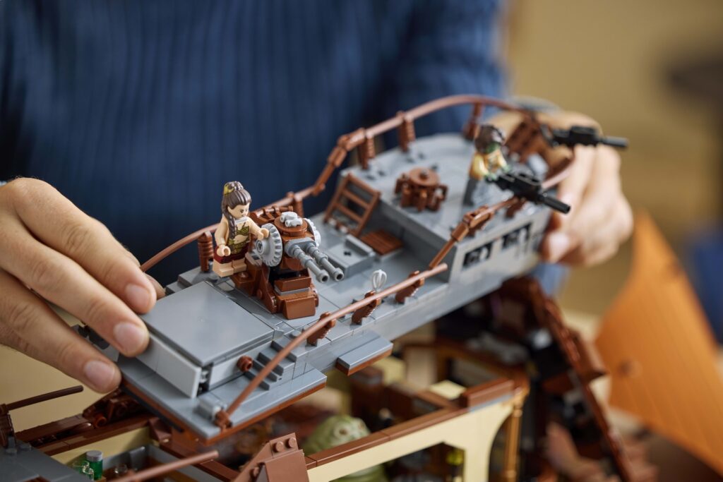 lego star wars 75397 ucs jabba's sail barge lifestyle (16)
