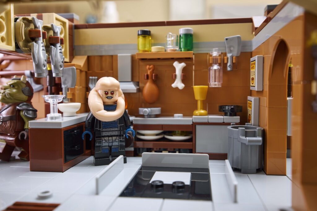 lego star wars 75397 ucs jabba's sail barge lifestyle (5)