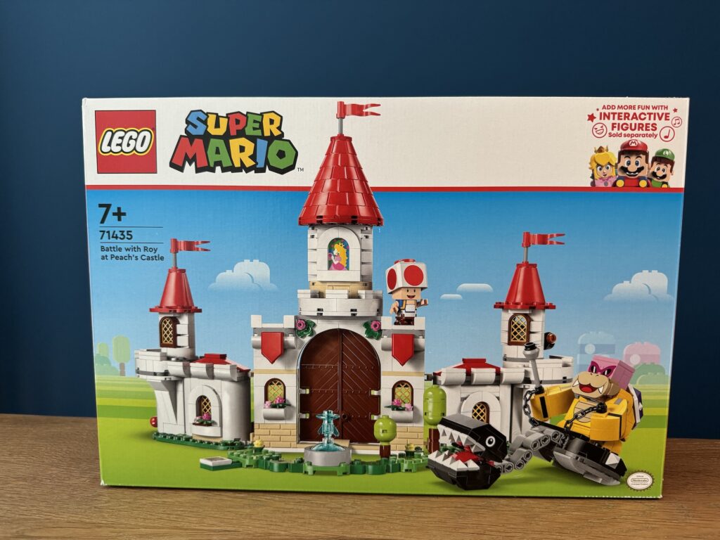 lego super mario 71435 battle with roy at peach's castle00001
