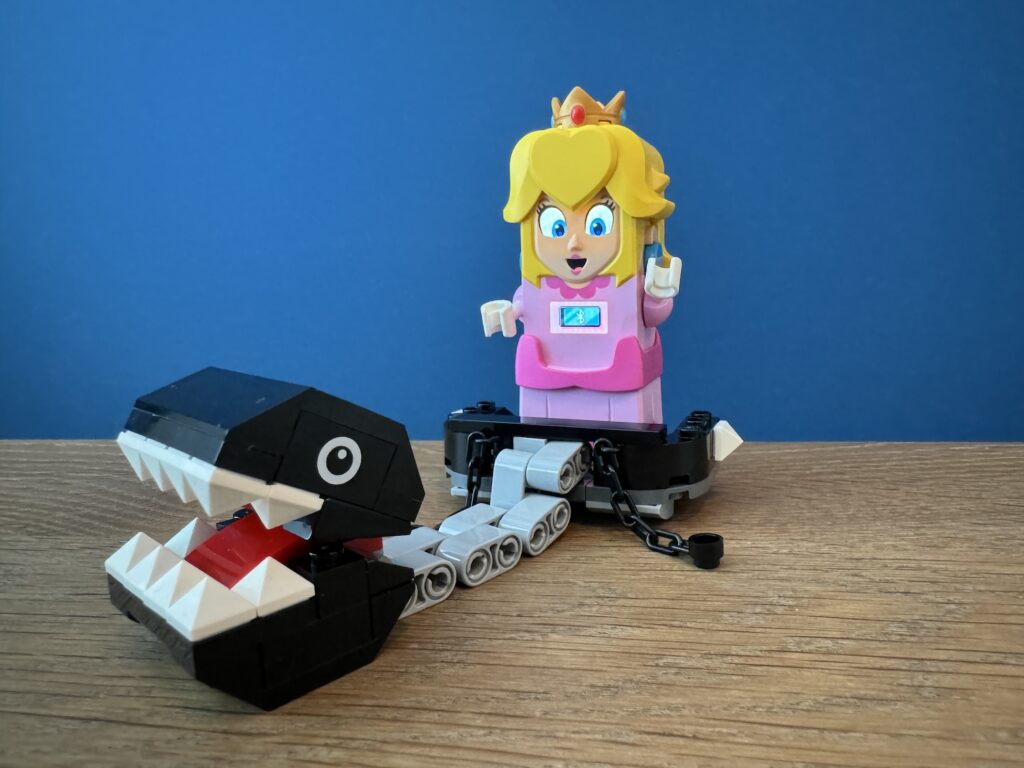 lego super mario 71435 battle with roy at peach's castle00008