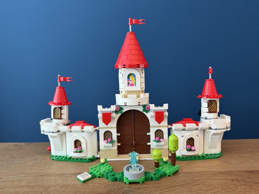 lego super mario 71435 battle with roy at peach's castle00010