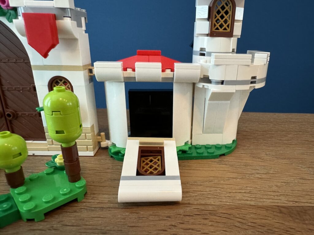 lego super mario 71435 battle with roy at peach's castle00013