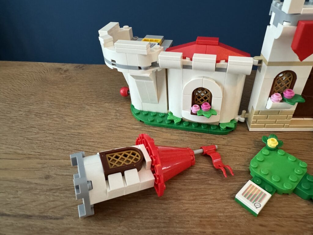 lego super mario 71435 battle with roy at peach's castle00014