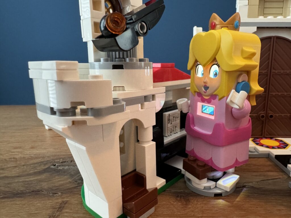 lego super mario 71435 battle with roy at peach's castle00021